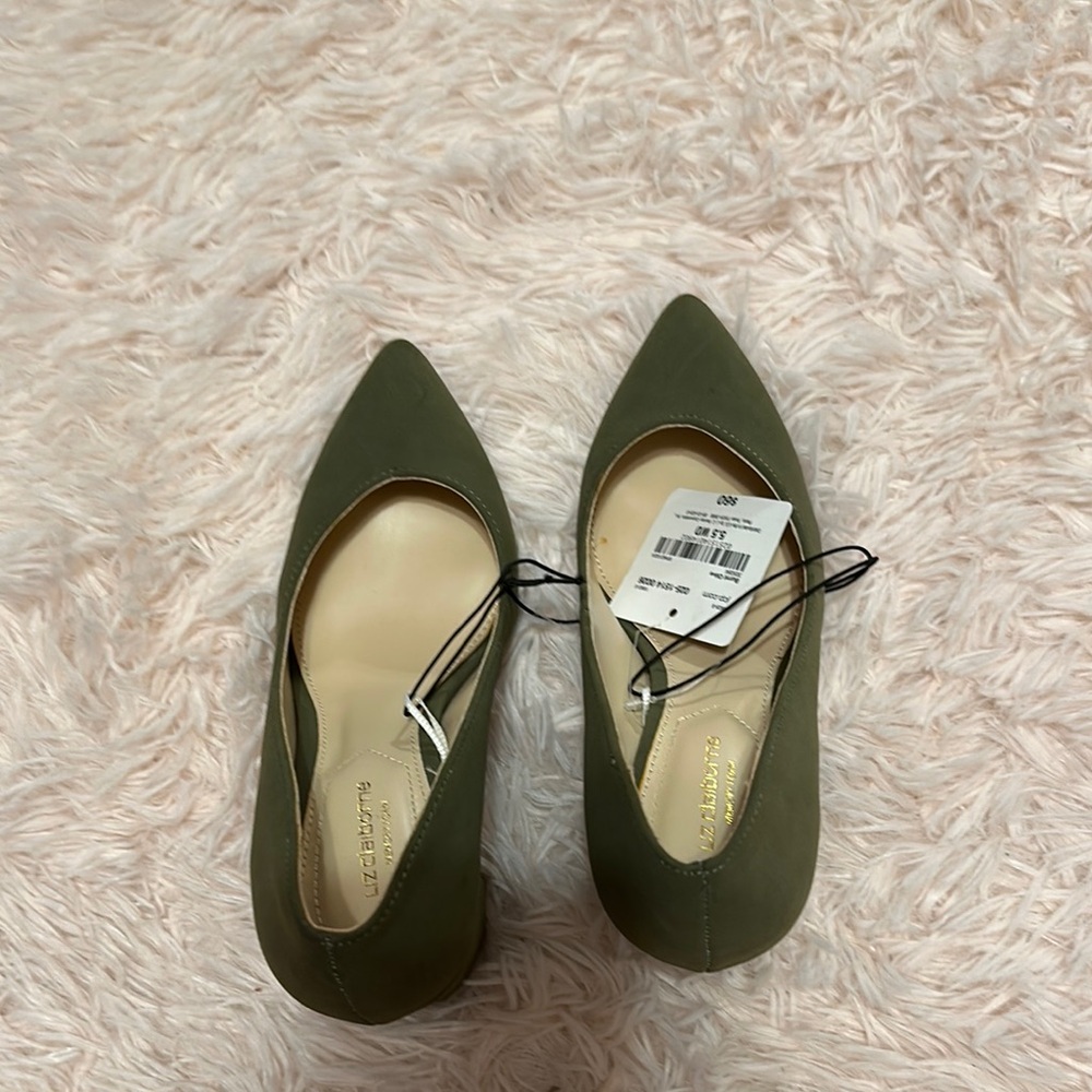 Liz Claiborne Burnt Olive Memory Foam Pumps size 5.5 wide - Picture 2 of 6